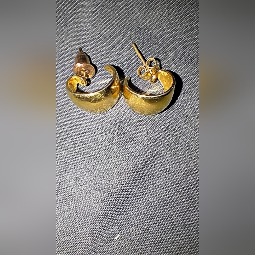 Gold earrings